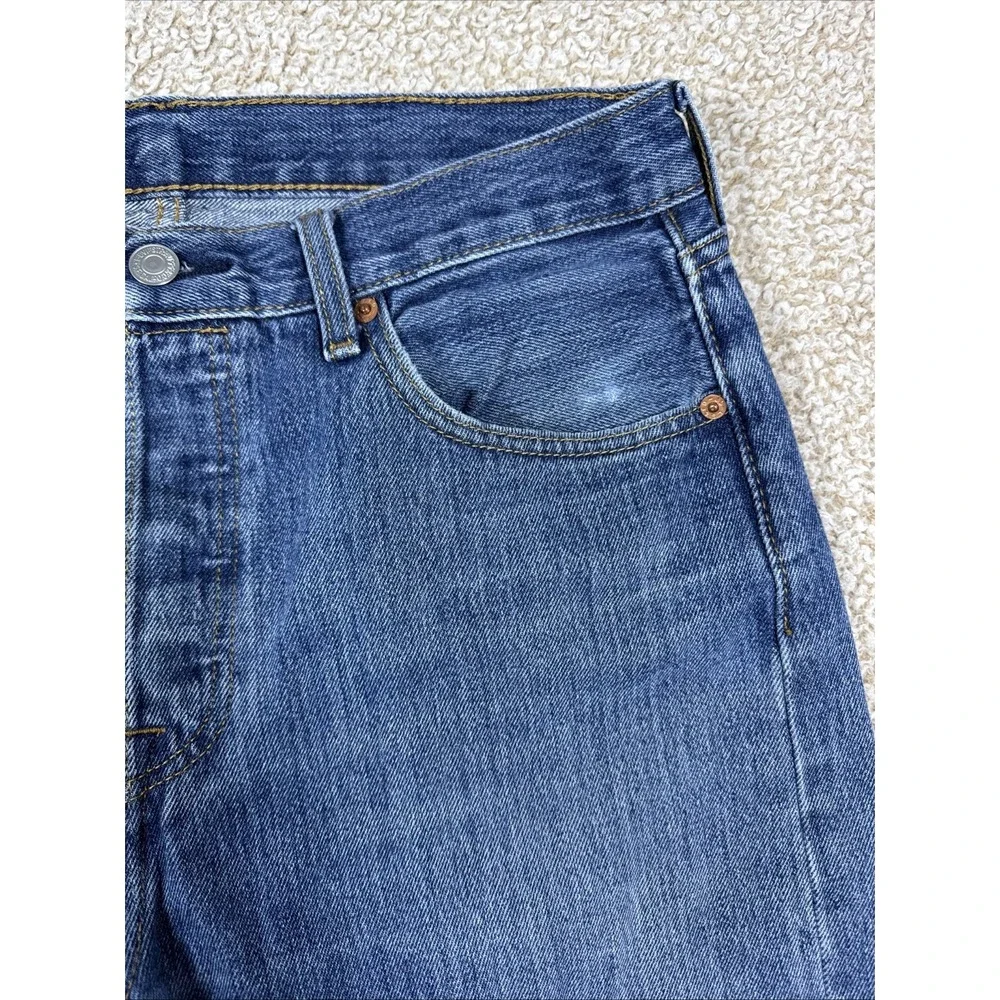Levis 501 Original Fit BUTTON FLY Jeans Men 32x32 Medium Wash Blue Straight Leg
